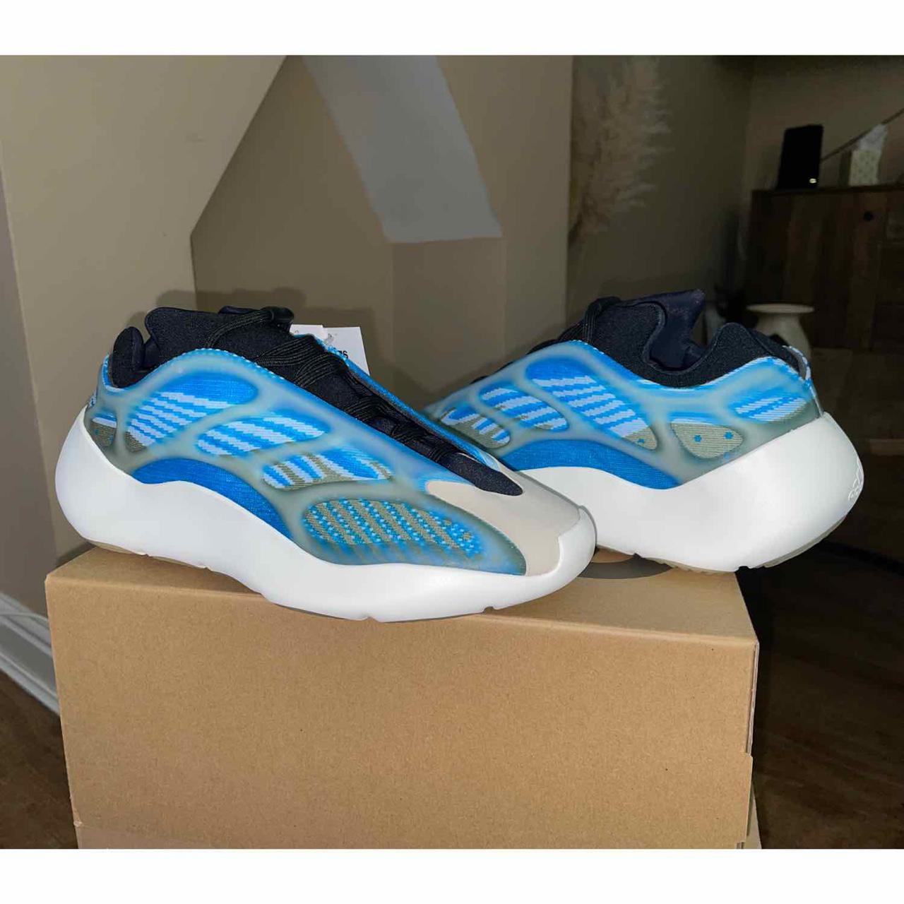 depop yeezy 700