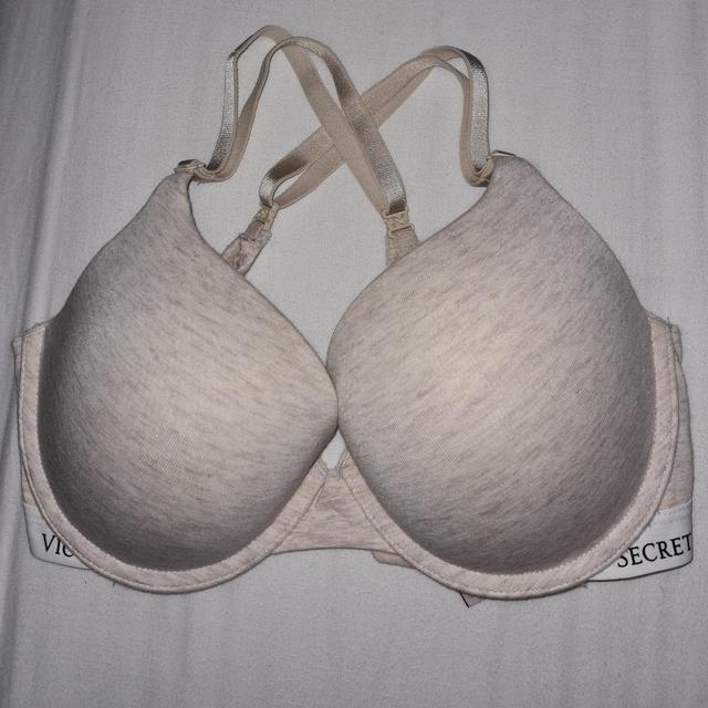 36D Victoria's Secret push up bra. Sadly doesn't fit - Depop