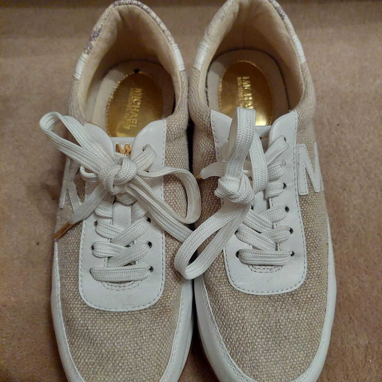 white trainers size 3.5
