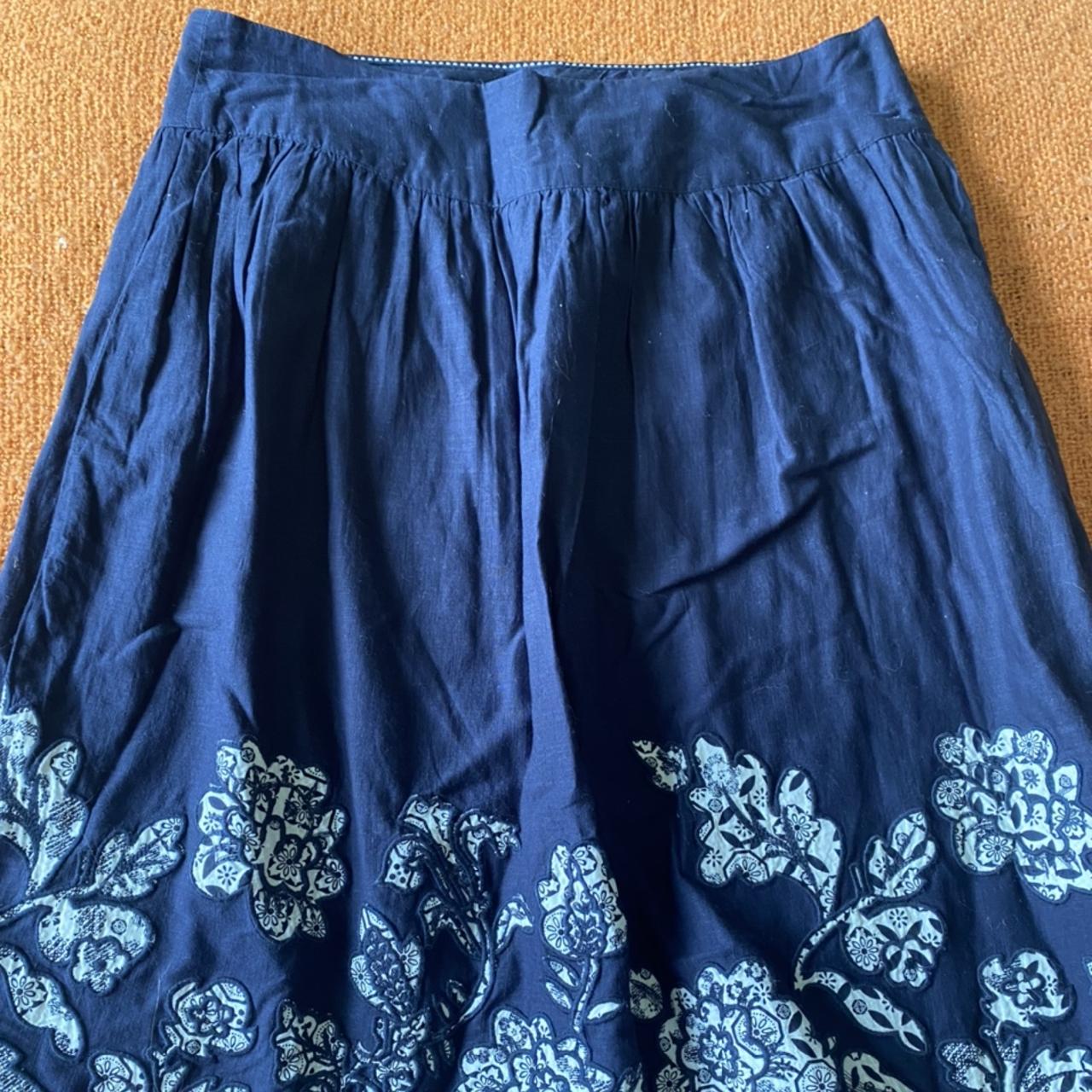 FatFace Women's Navy and White Skirt | Depop