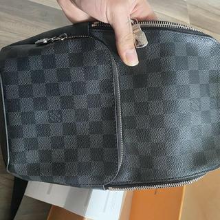 This is an authentic LOUIS VUITTON Damier Graphite - Depop