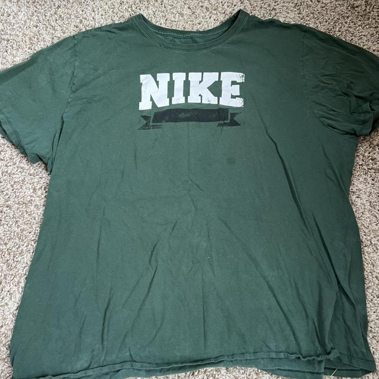 Nike Men's Green Tshirt Depop
