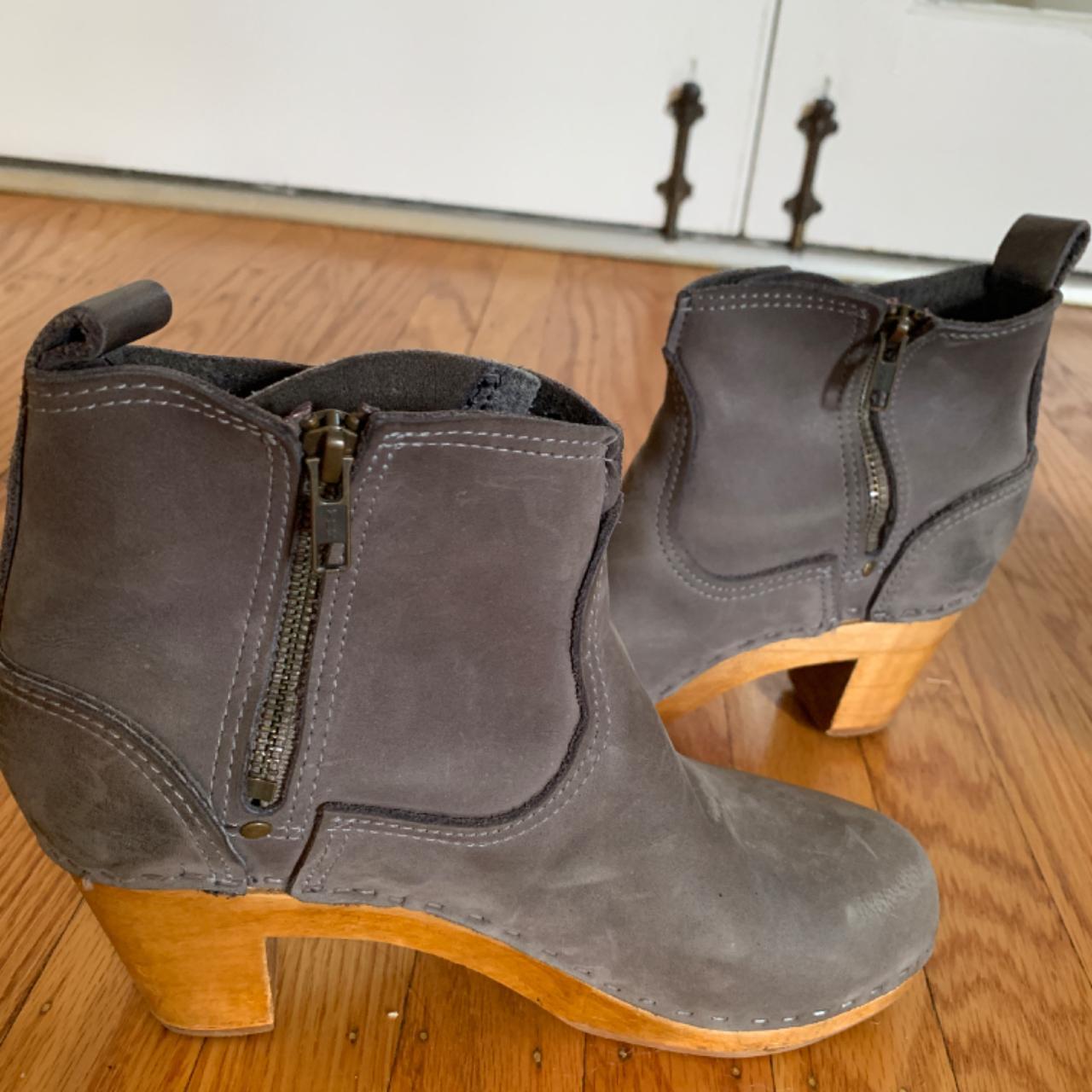 Women's Grey Boots Depop