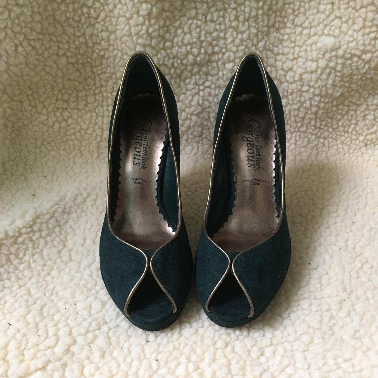 Gorgeous colour green heels with gold trim. Never... - Depop