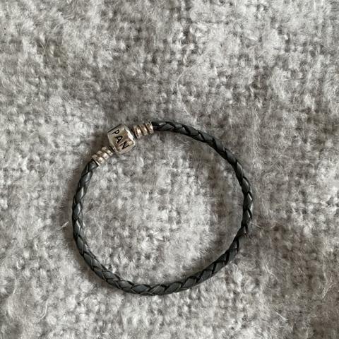 Pandora leather deals bracelet broken