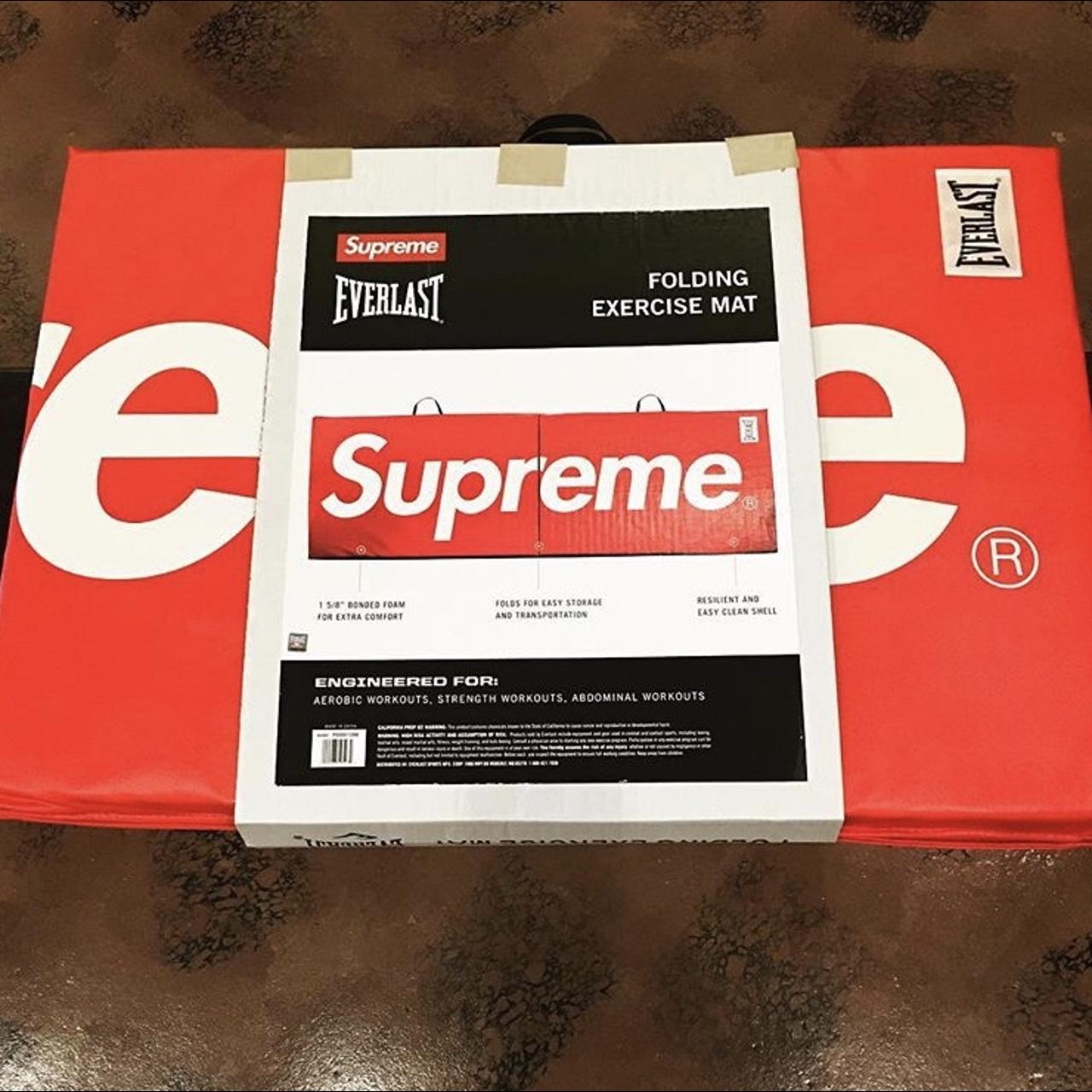 supreme everlast mat. great to hang up on your... - Depop