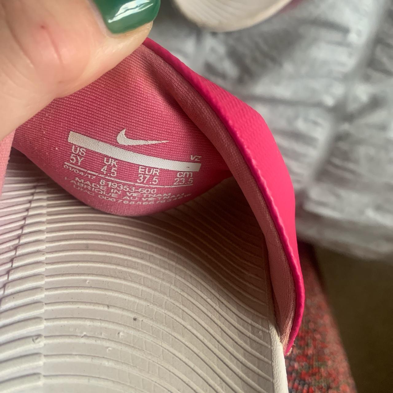 ladies nike sliders size 4