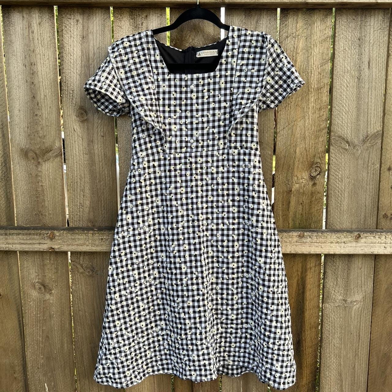 90s Daisy & Gingham Dress size medium Very adorable... Depop