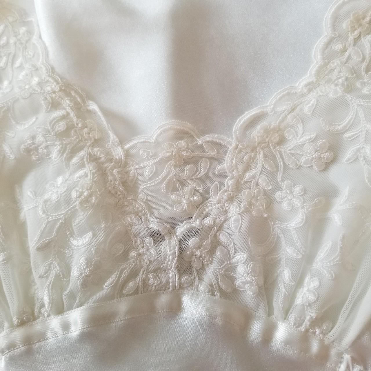 Linea Donatella Women's White Robe (3)