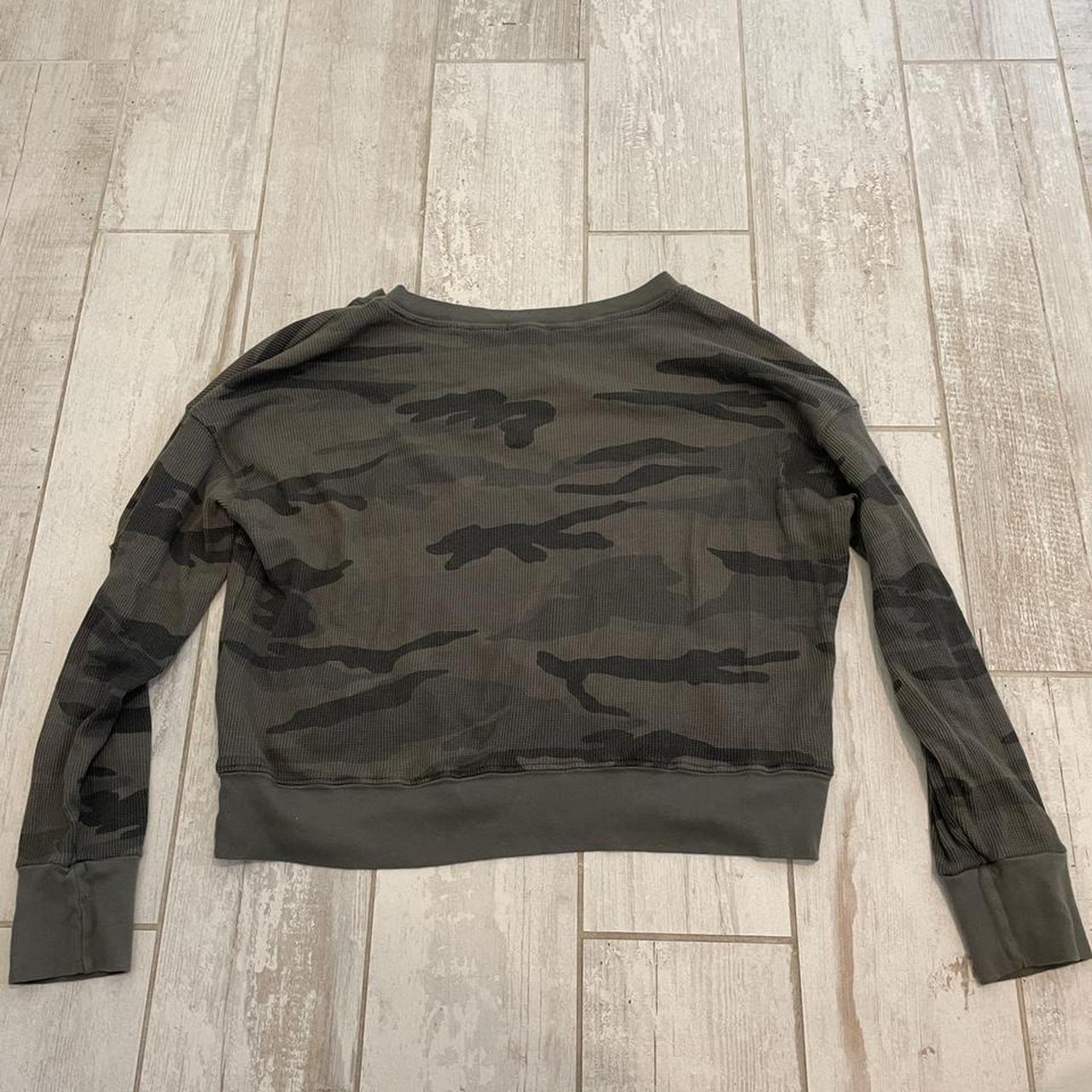 Very comfortable Splendid camo long sleeve. Has a... - Depop