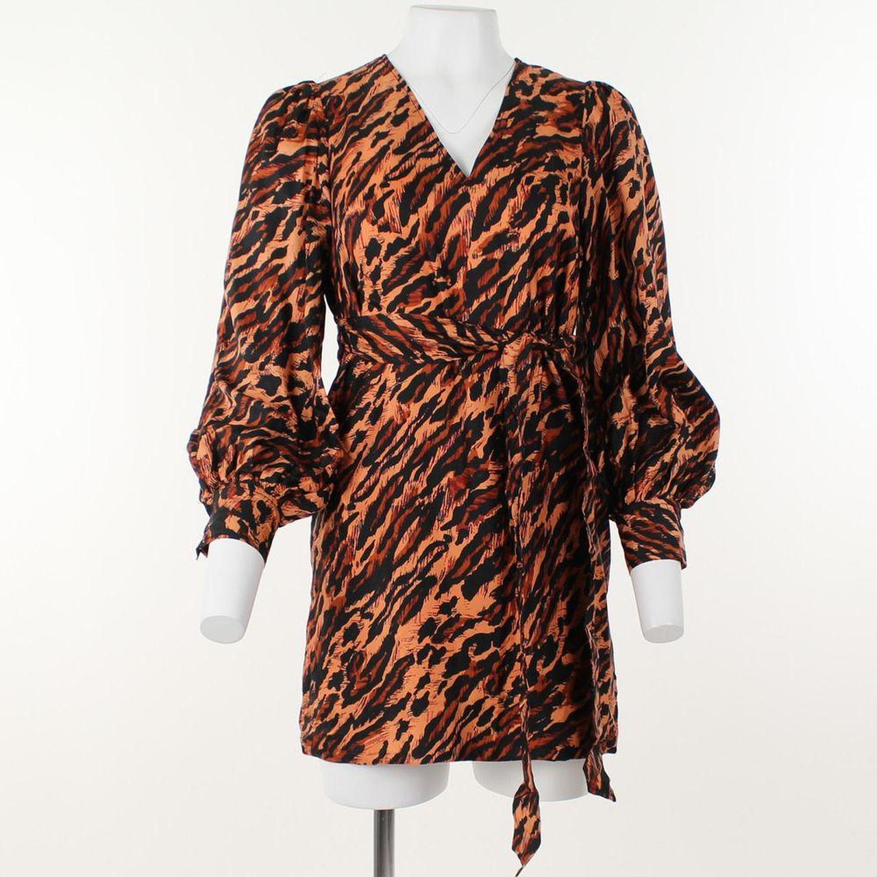 Product Image 1 - Fashionable tie-waist dress featuring on-trend