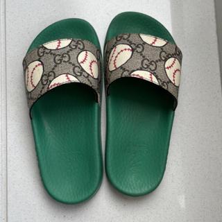 gucci slides bumble bee
