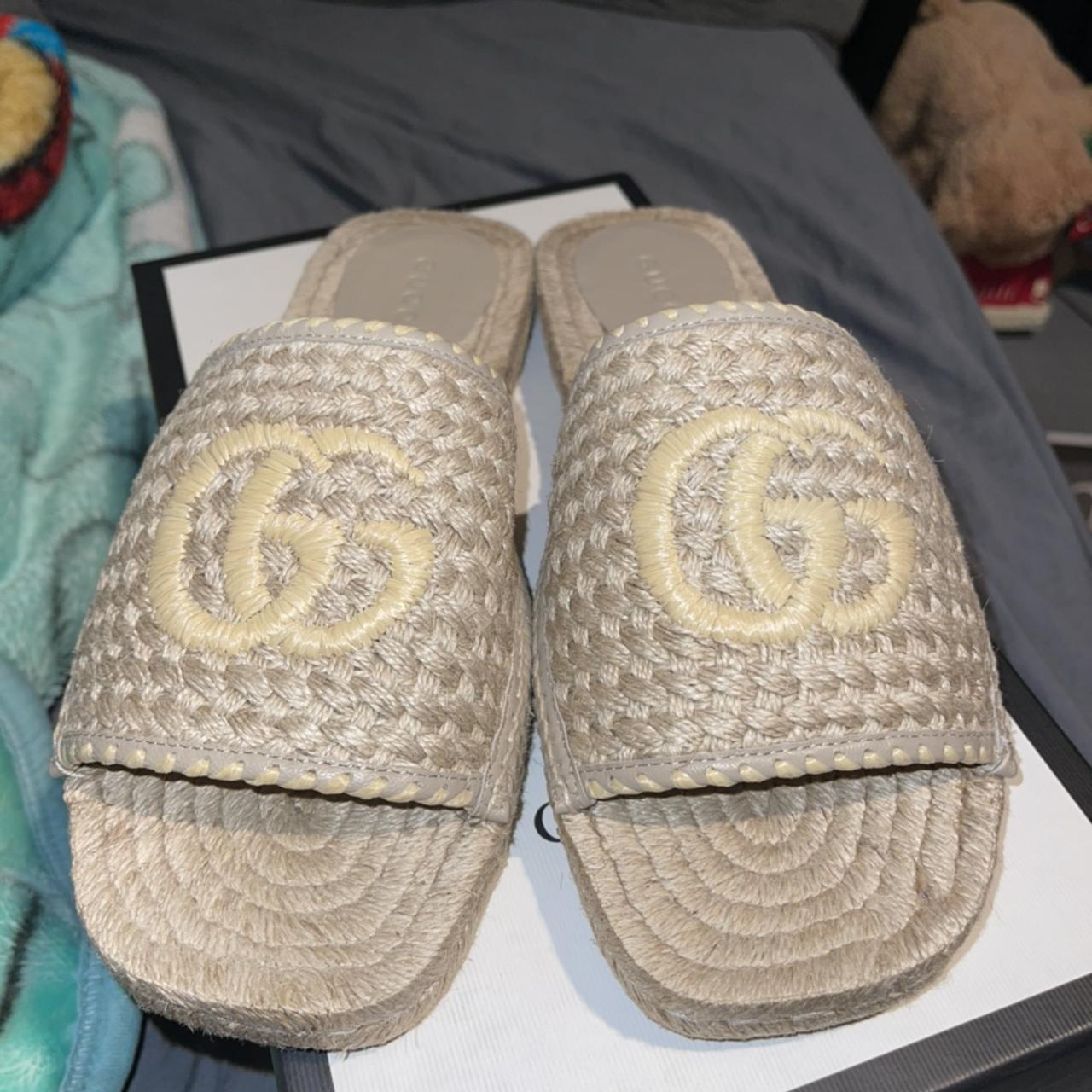 Gucci discount woven slides