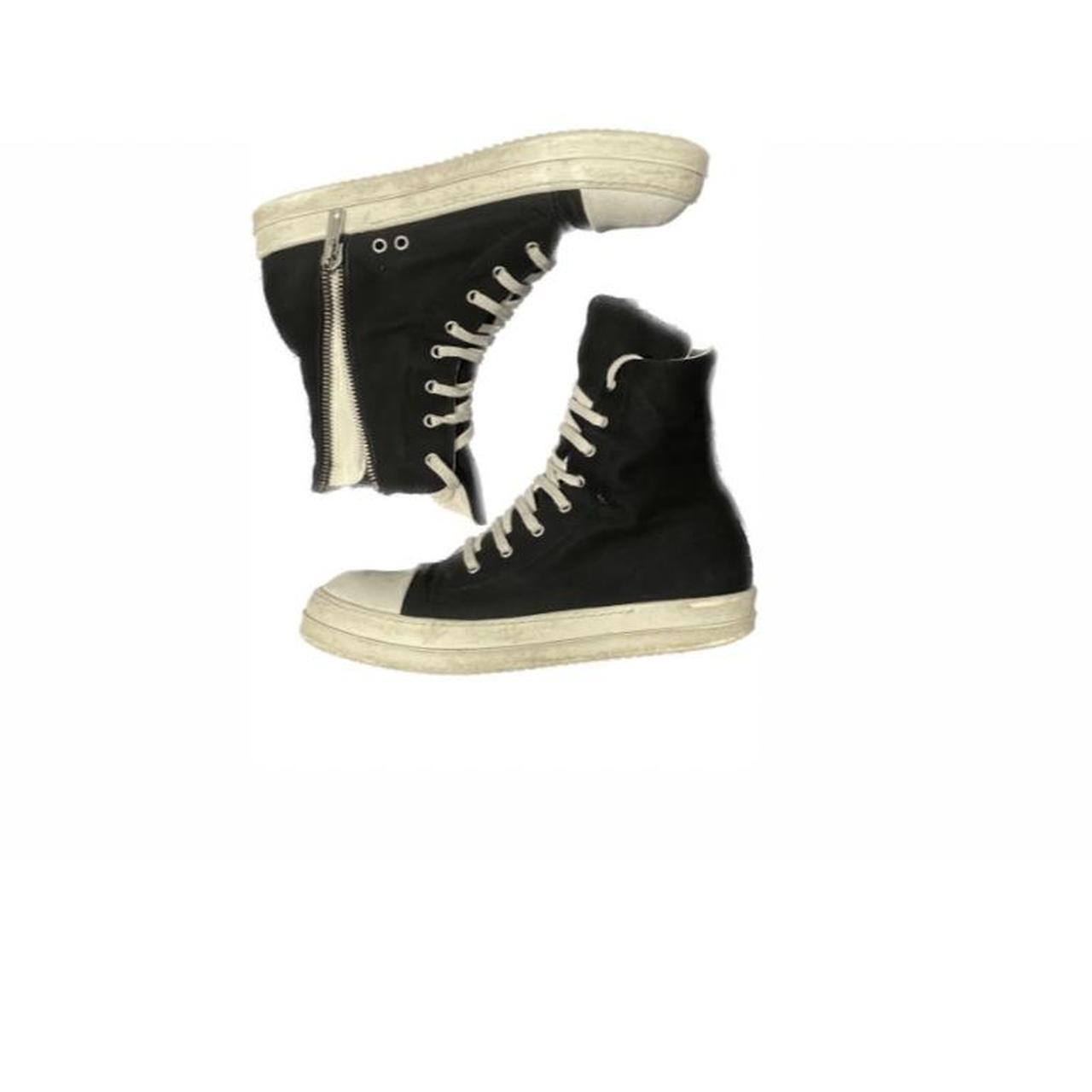 Product Image 1 - distressed rick ramones (send offers)
size