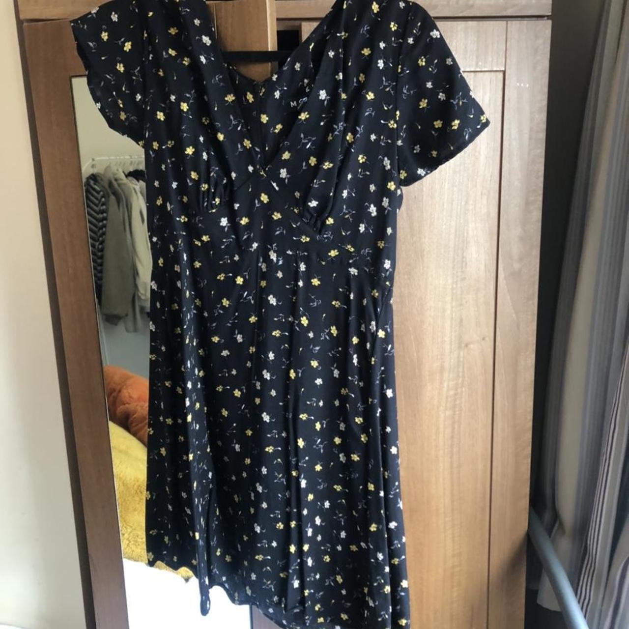 Black yellow and white floral print dress Never worn - Depop