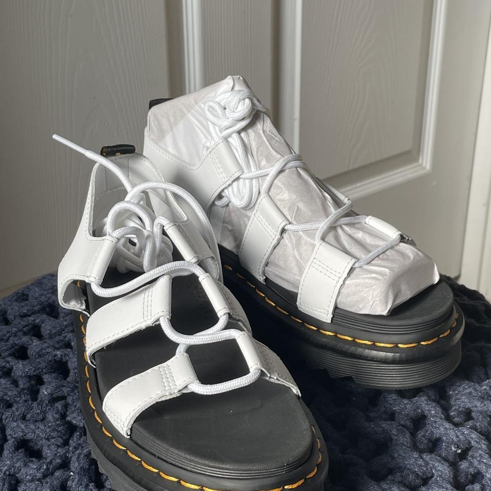 Dr martens 2024 nartilla white