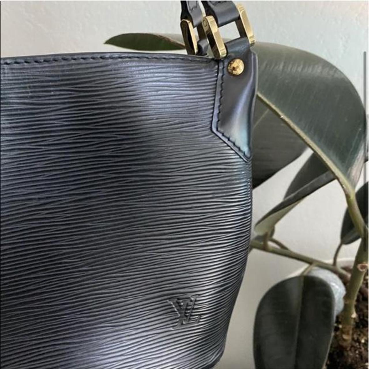 Louis Vuitton Manhattan Handbag Monogram - Depop