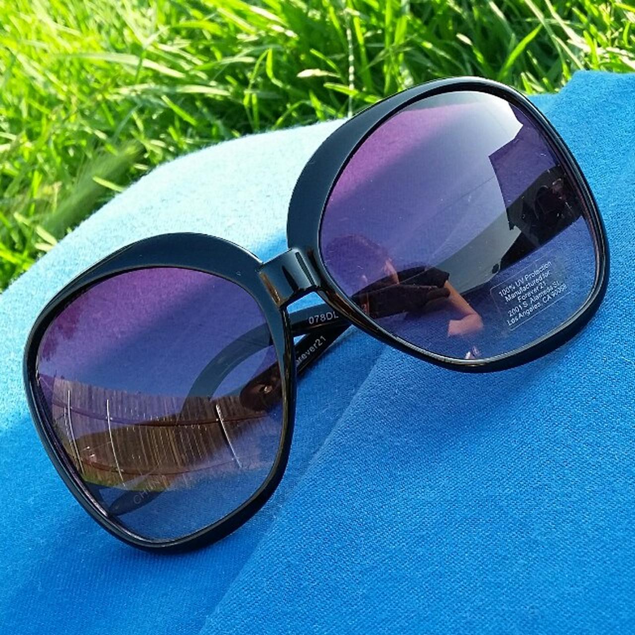 New black forever 21 sunglasses. Never worn. 😁 - Depop