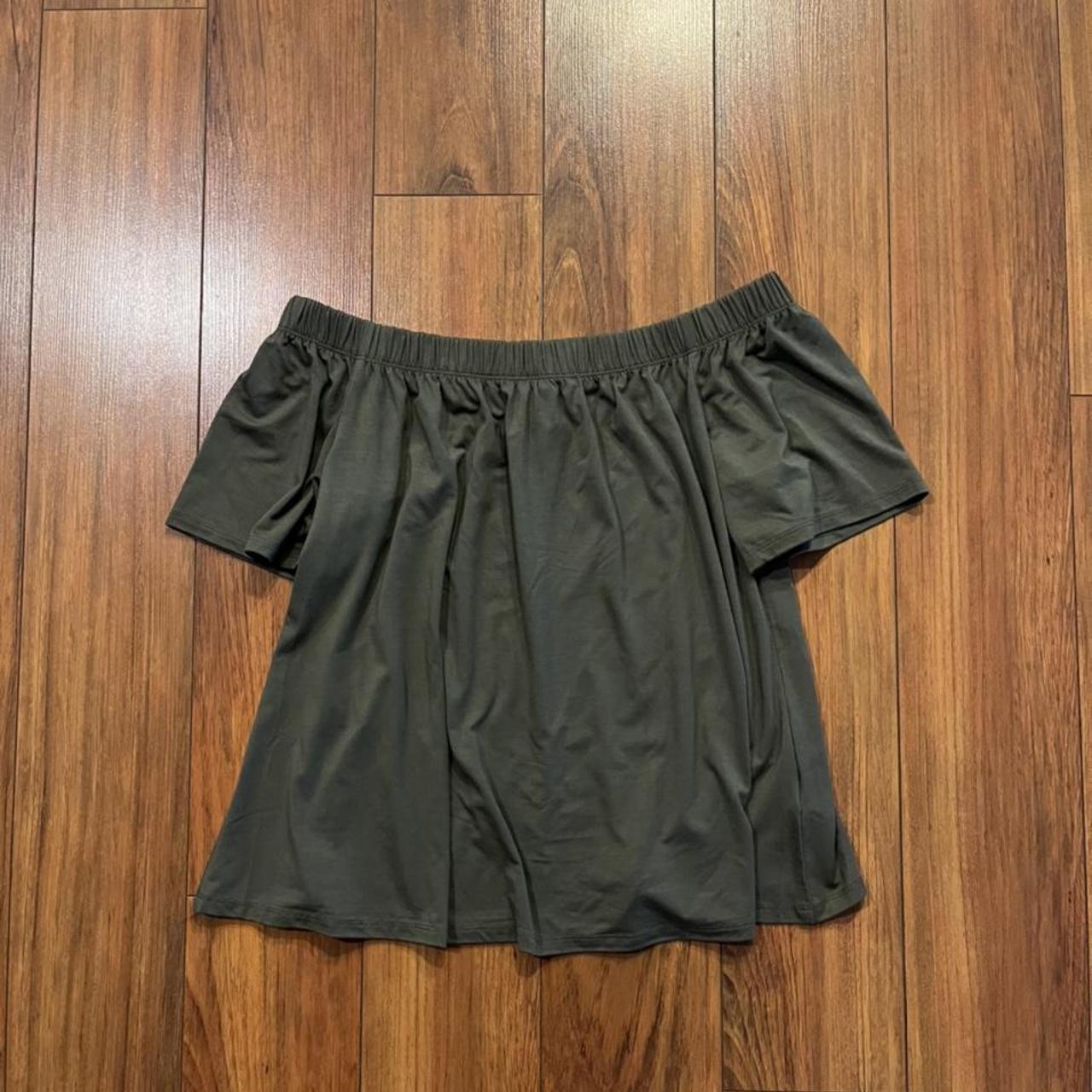 Product Image 1 - Off-the-shoulder green top. Size x-small.