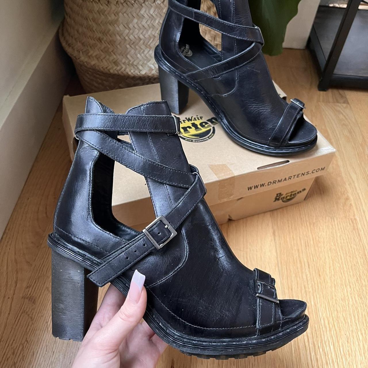 dr martens carolyn