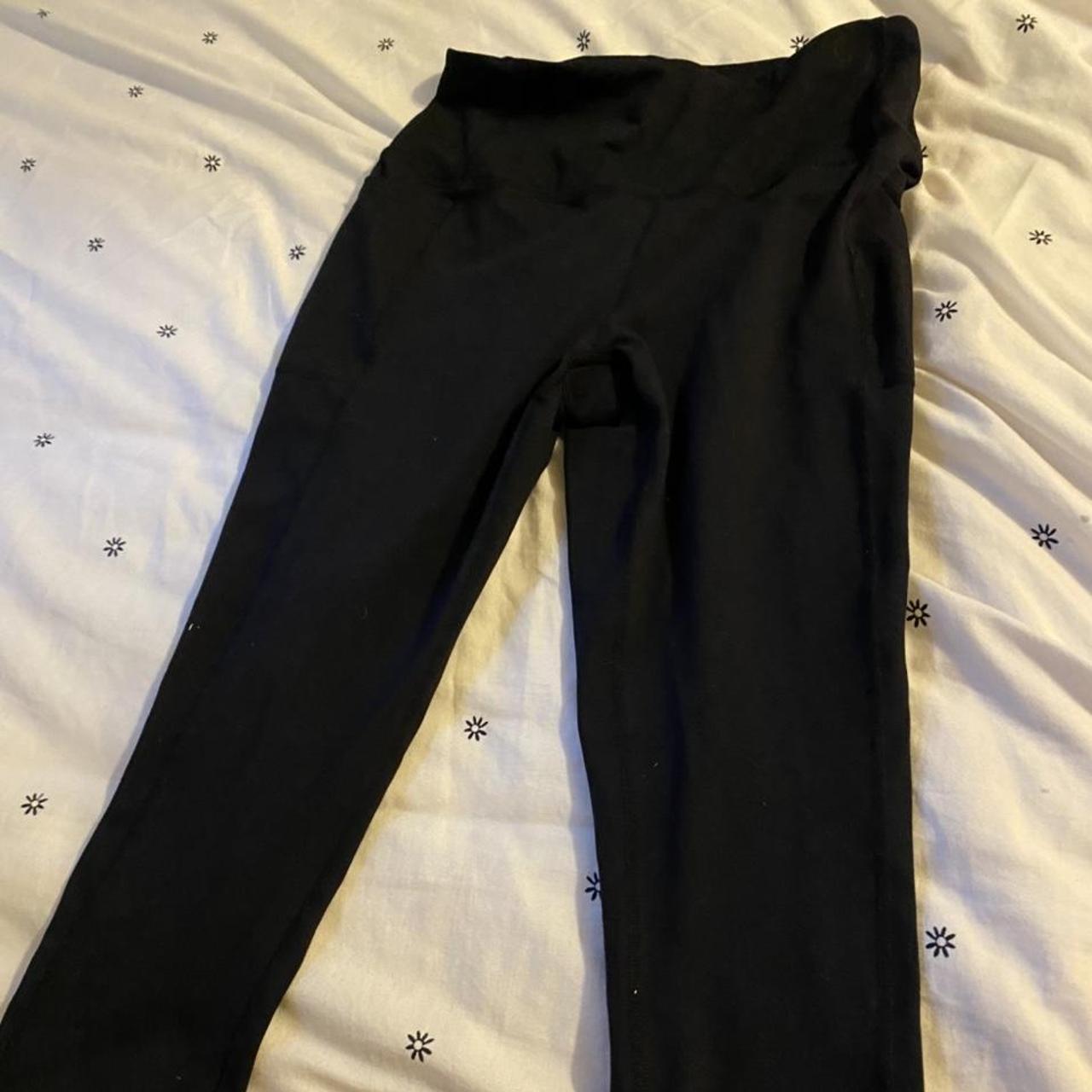 Black slightly baggy leggings - Depop