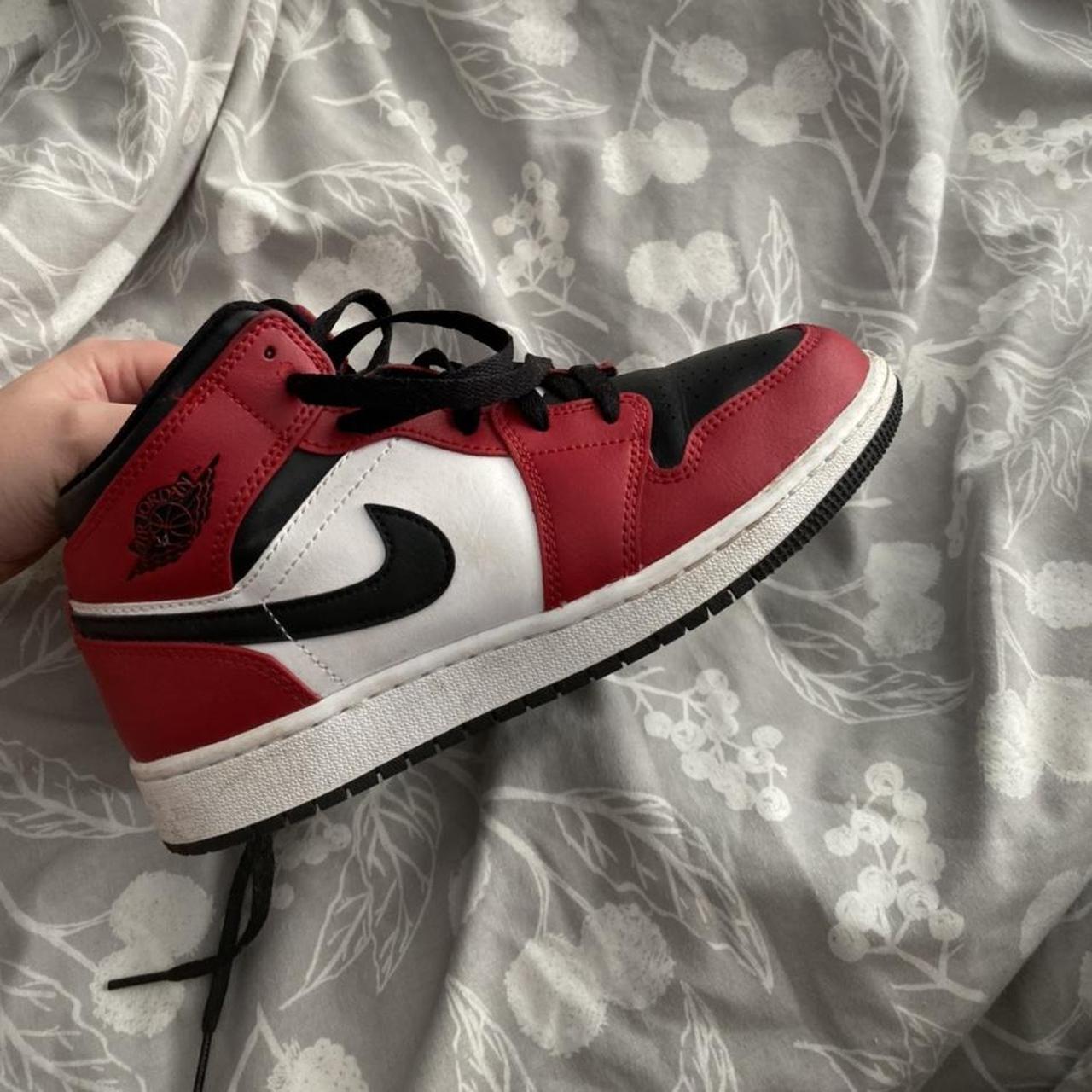 jordan chicago mid red