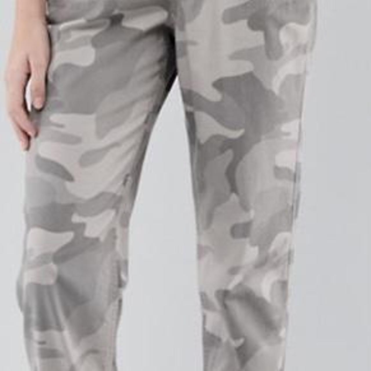hollister camo sweatpants