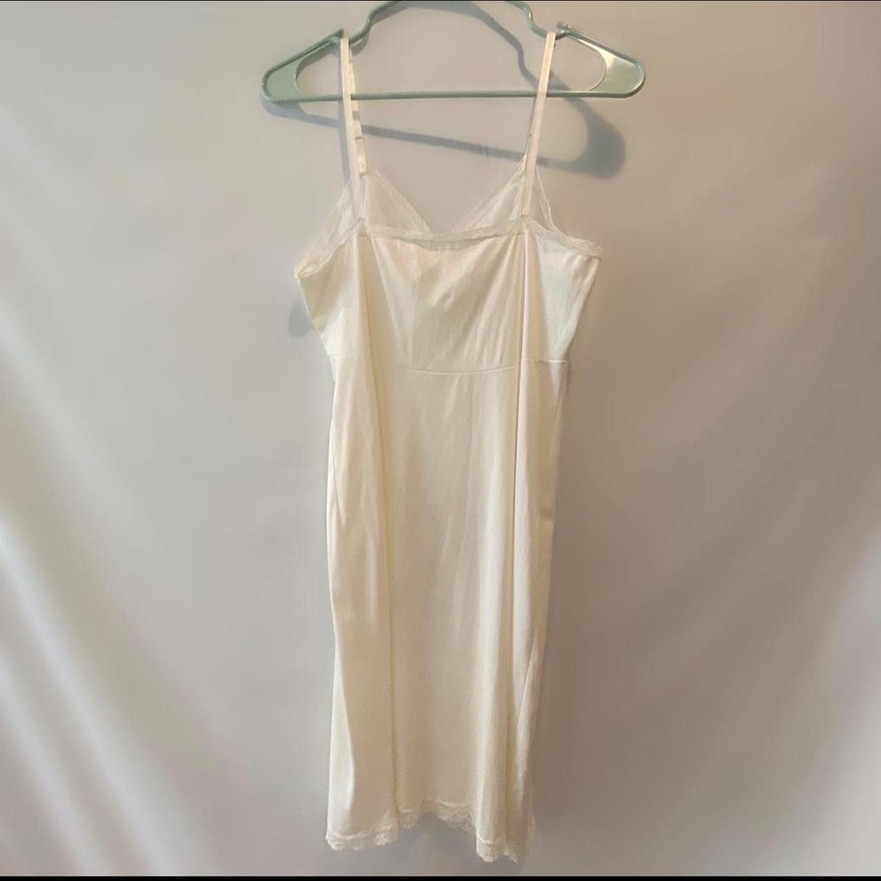 VINTAGE VANITY FAIR SLIP🌹 60s-70s off-white slip - Depop