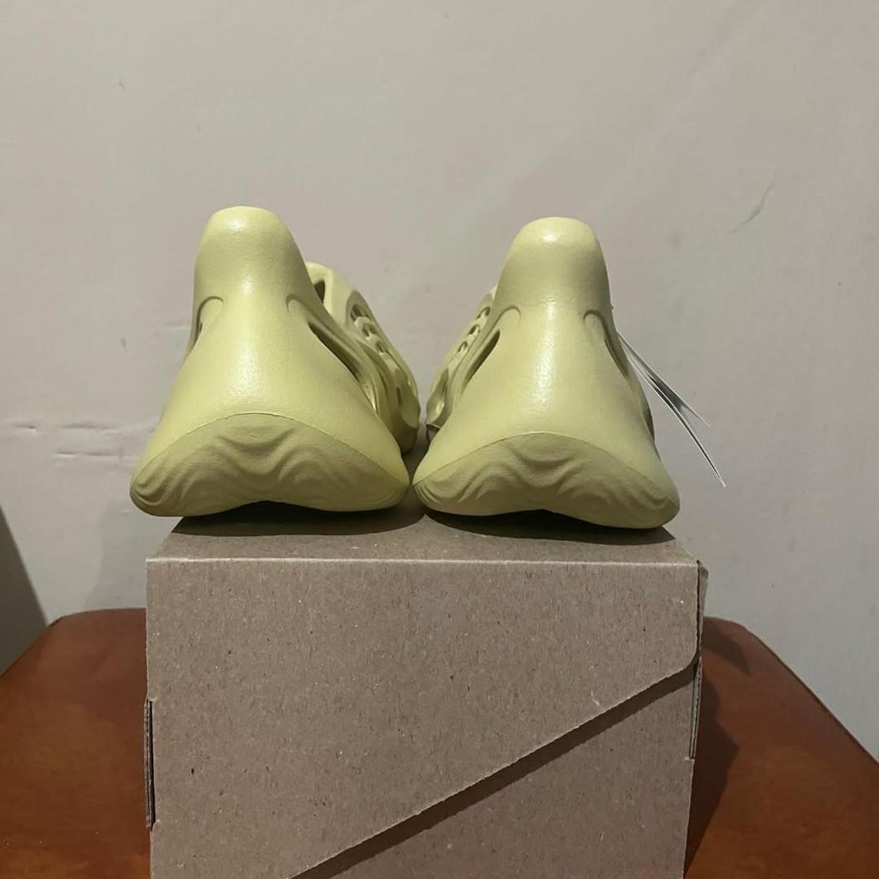 Yeezy Foam RNR Sulfur Scarpe nuove e mai indossate... - Depop