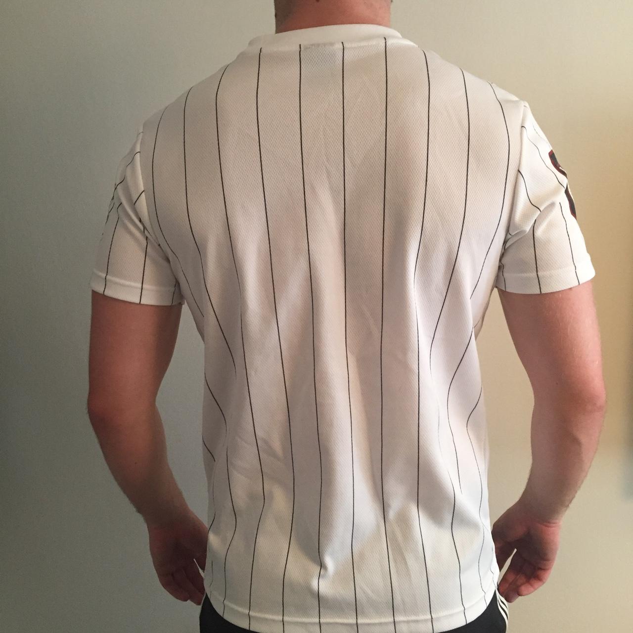 Small New York Yankees henley shirt in excellent - Depop