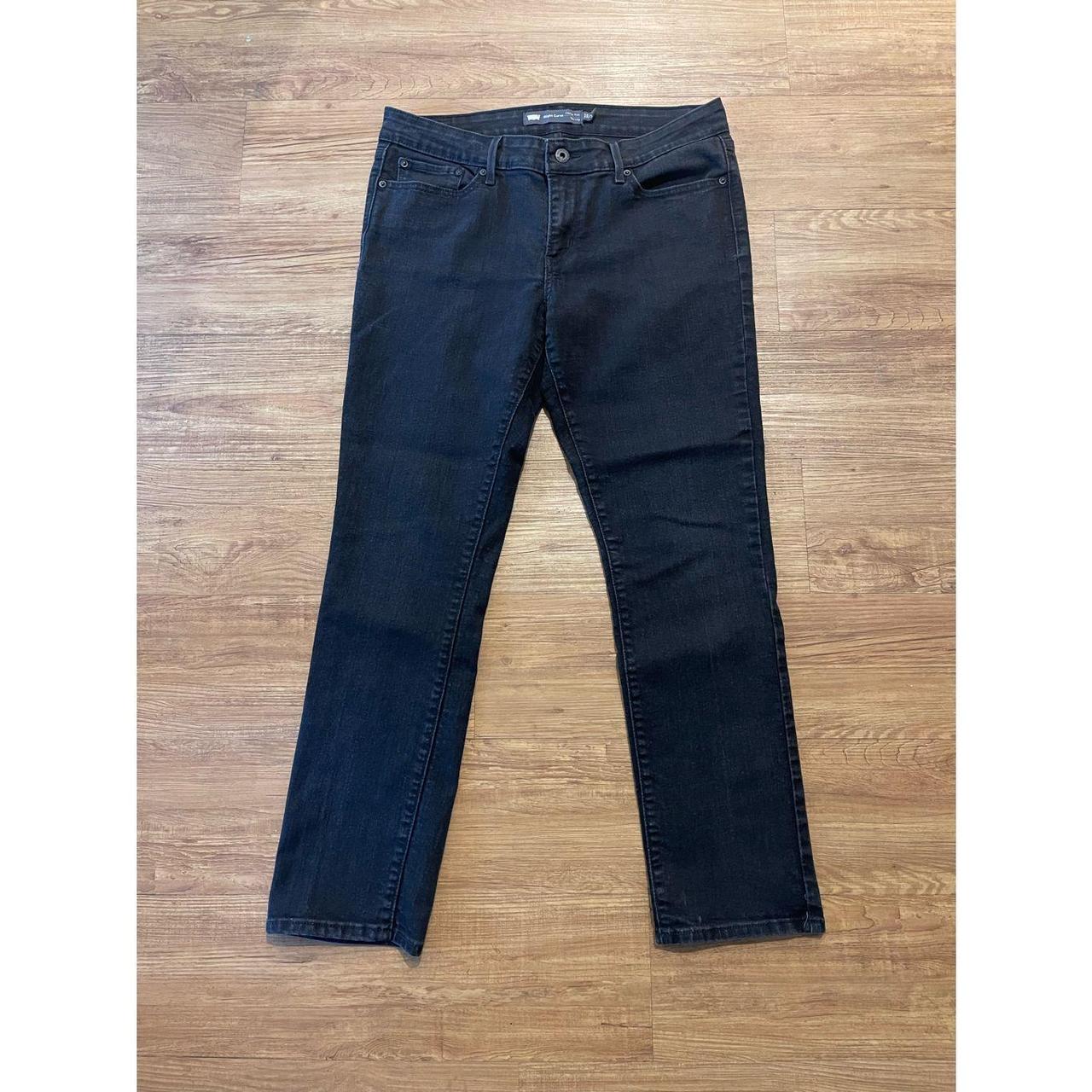 levi's slight curve
