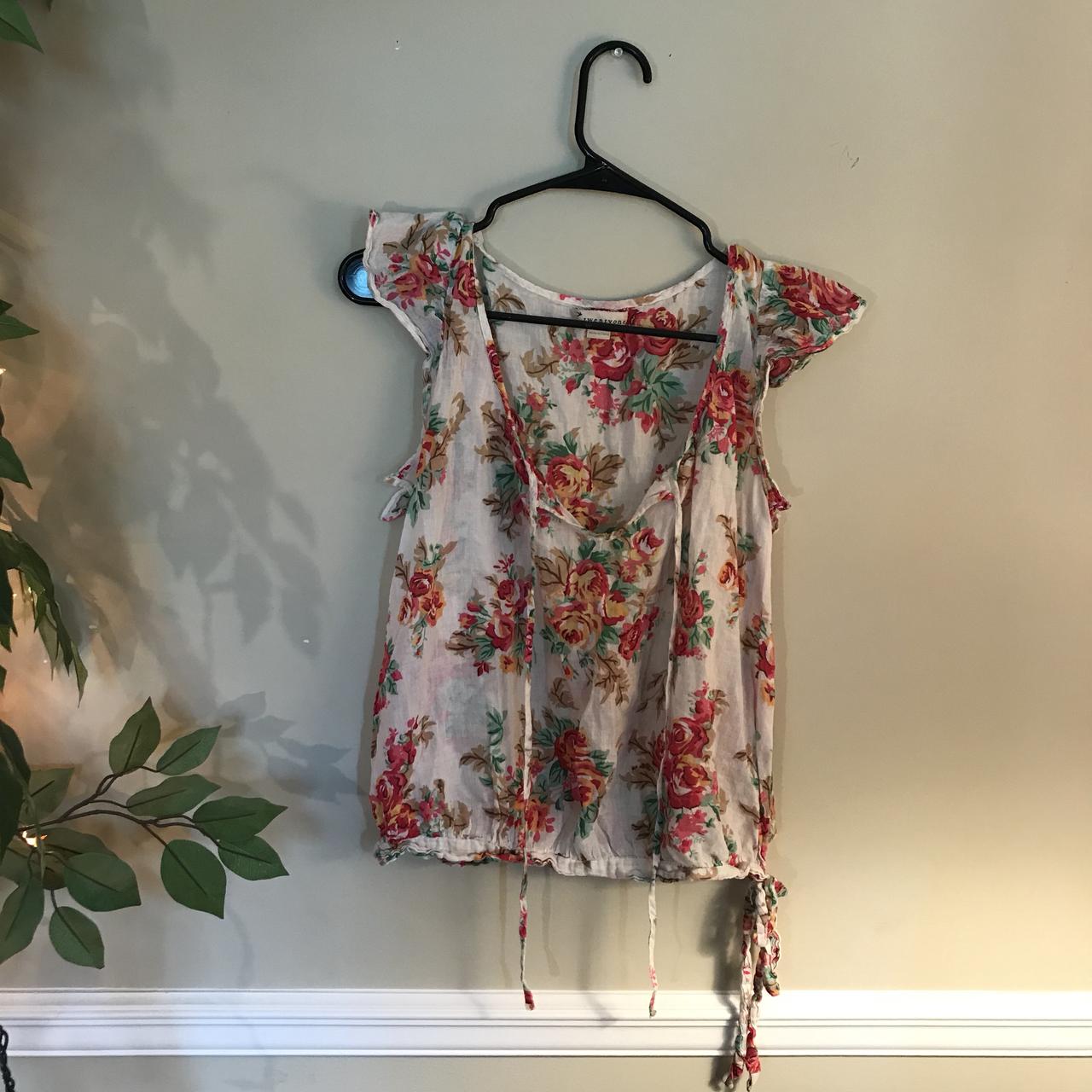 Forever 21 floral print top. Gently worn condition,... - Depop