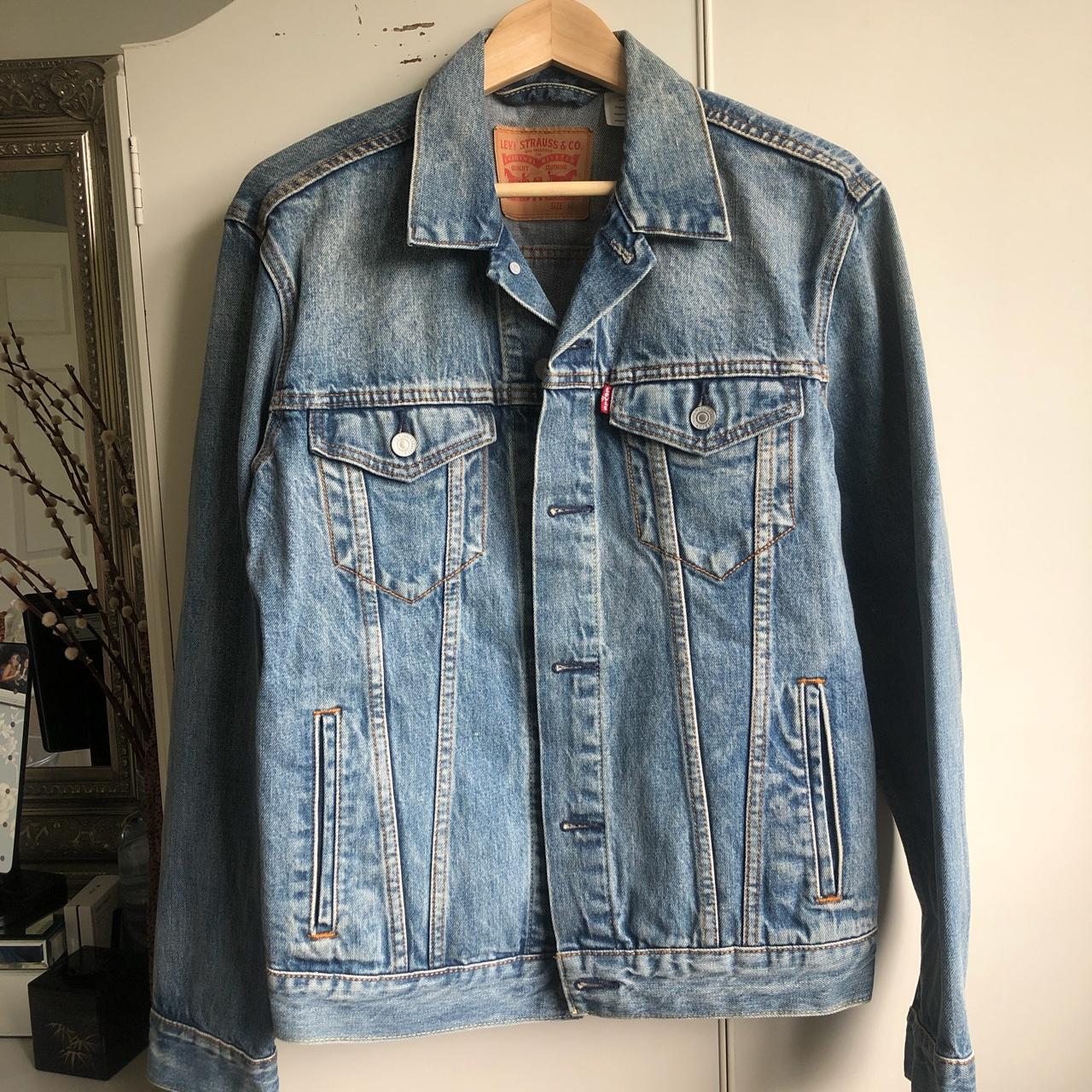 Original Levi denim trucker jacket!👖 Men’s size M... - Depop