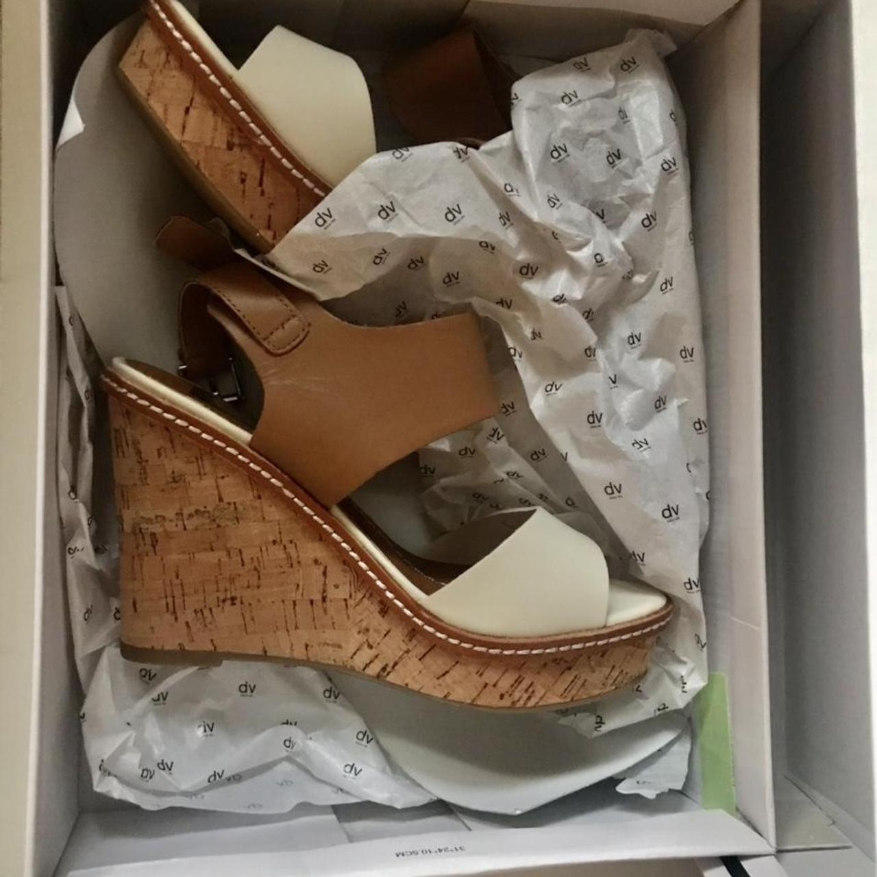 Dolce vita best sale tan wedges