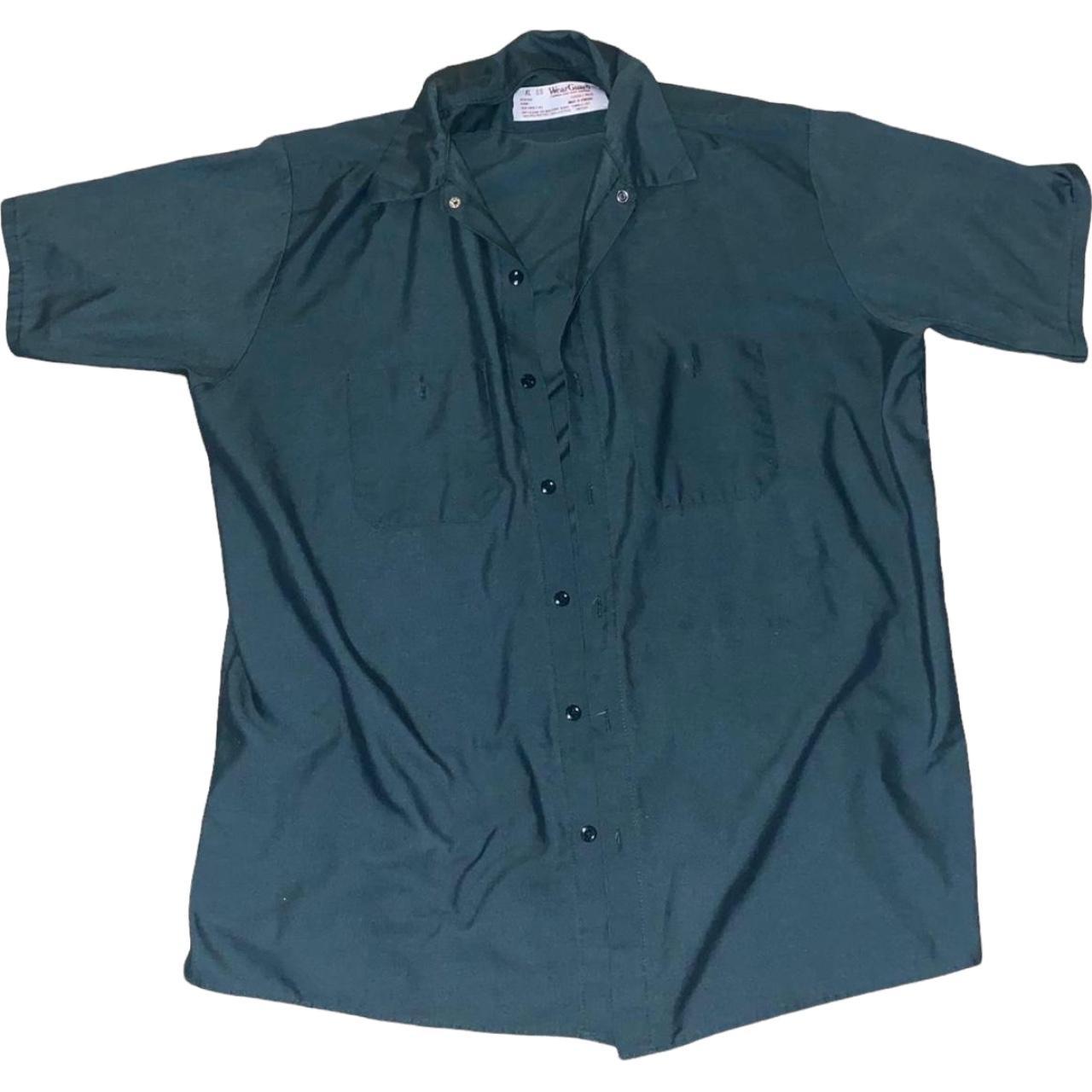 FOREST GREEN BUTTON UP SHIRT 🌲 Size XL and fits... Depop