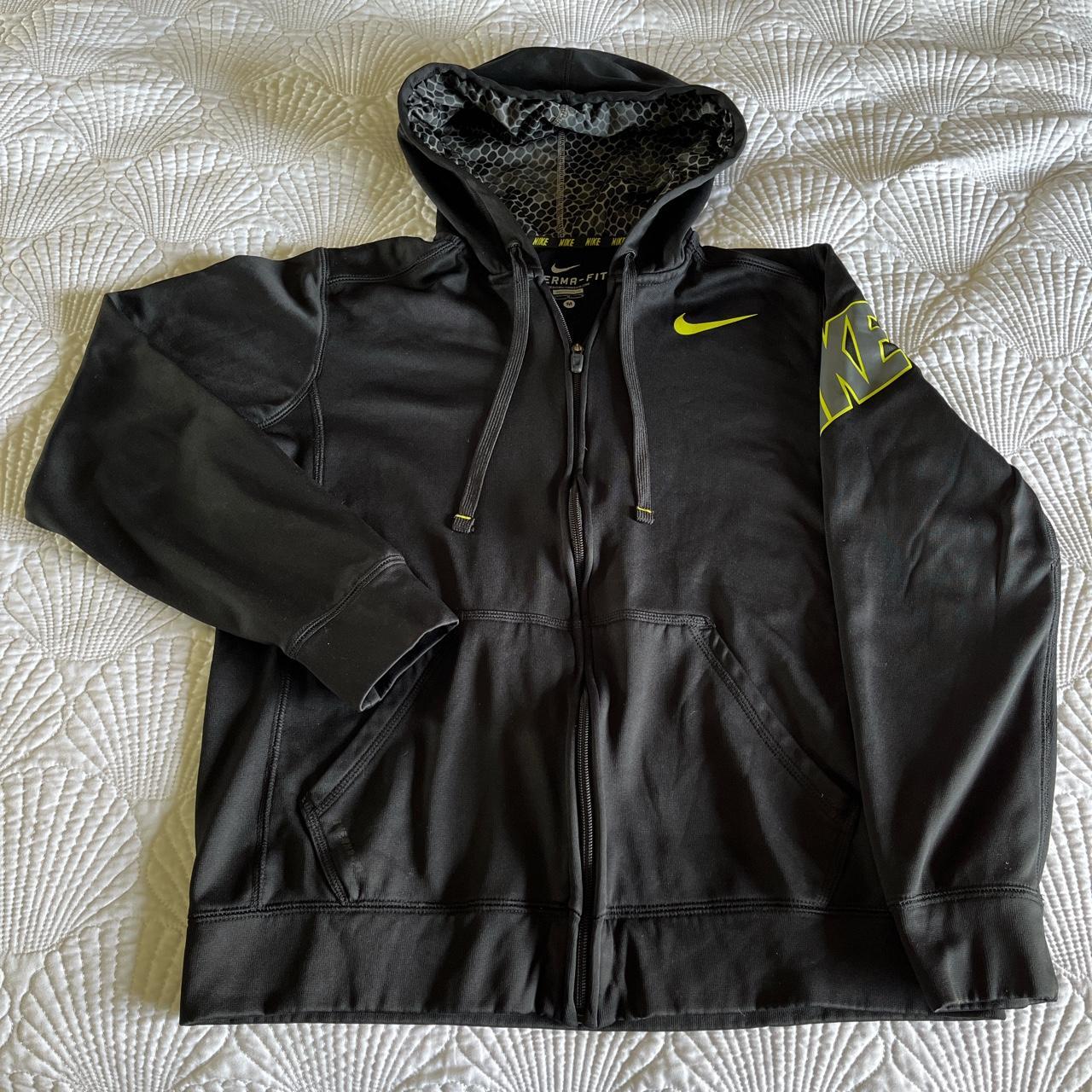 Nike Red Sox Therma Fit Hooded Barely worn - Depop