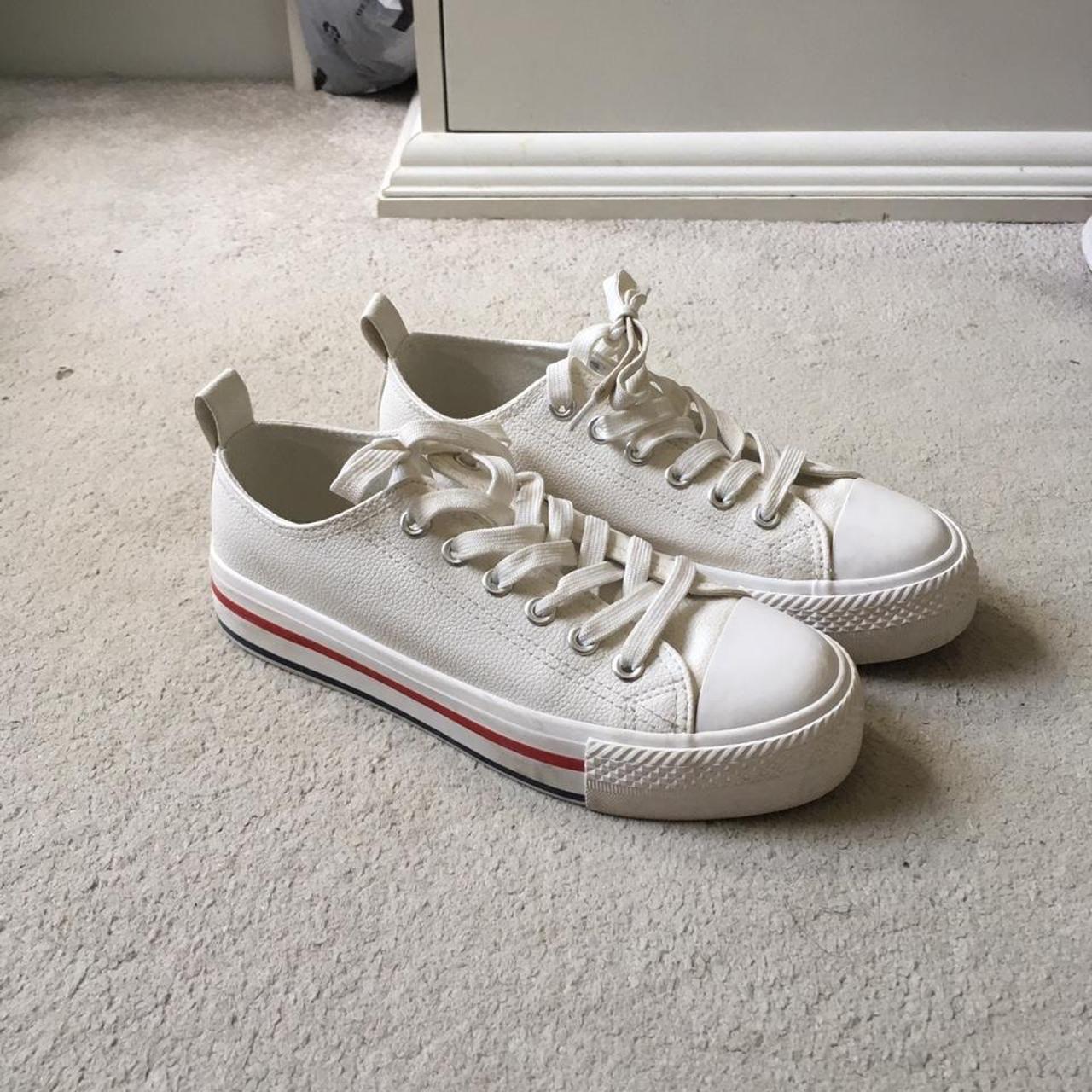 Like new converse style shoes Worn once but