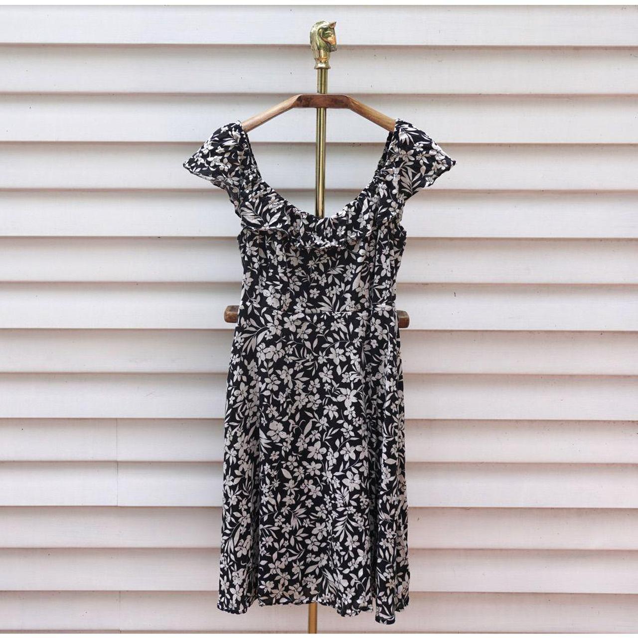 Old navy black hotsell and white floral dress