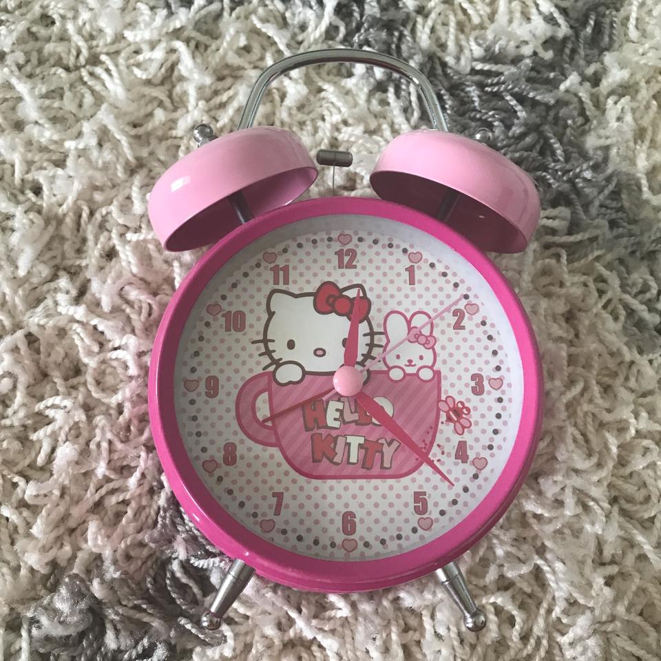 hello kitty clock (DOES NOT INCLUDE BATTERIES) you - Depop