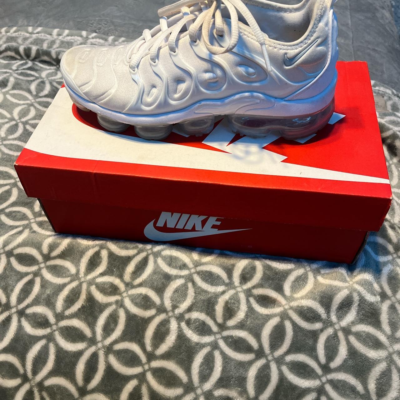 jd sports ladies white nike trainers