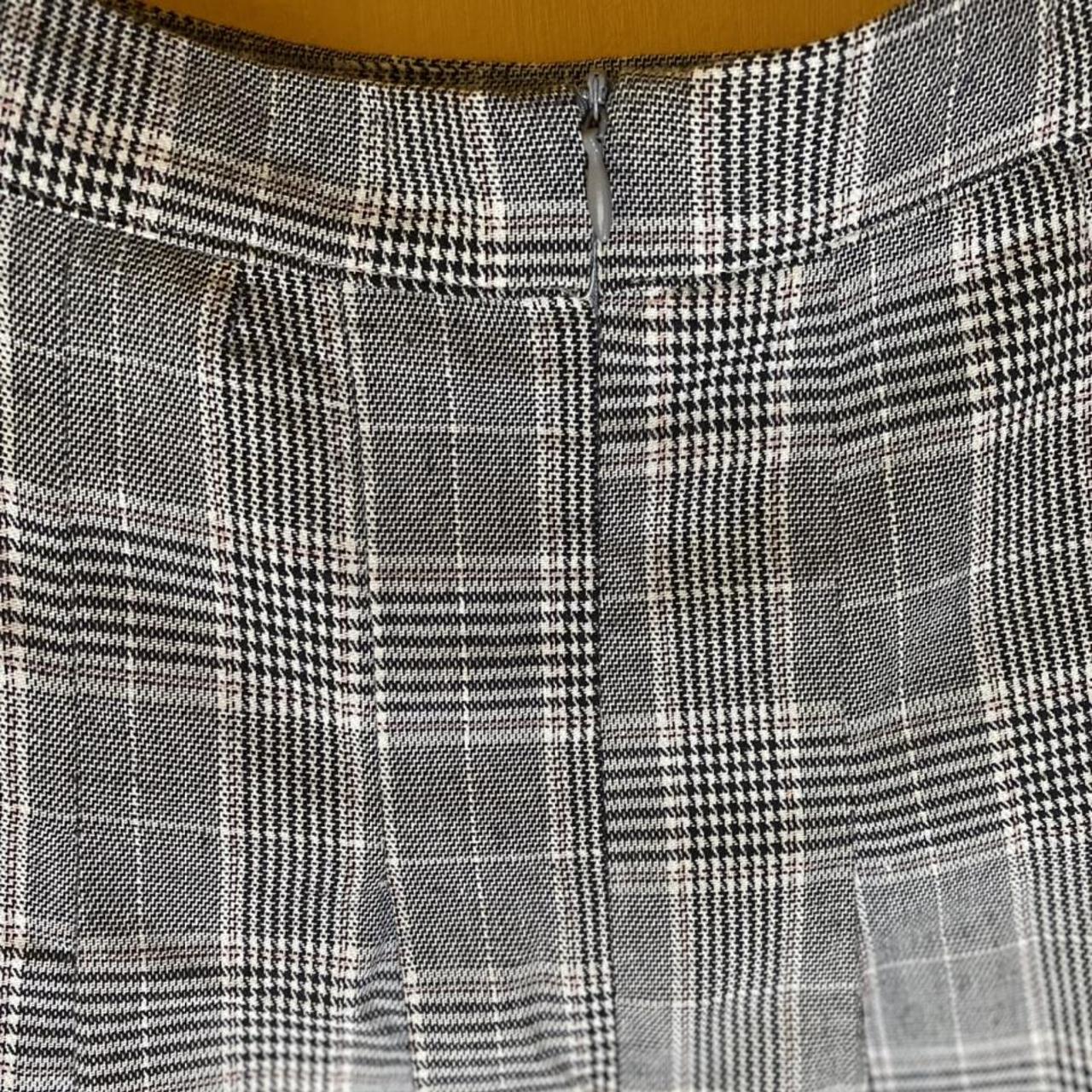 🤍 GREY PLAID PLEATED SKIRT 🤍 High-waisted plaid... - Depop