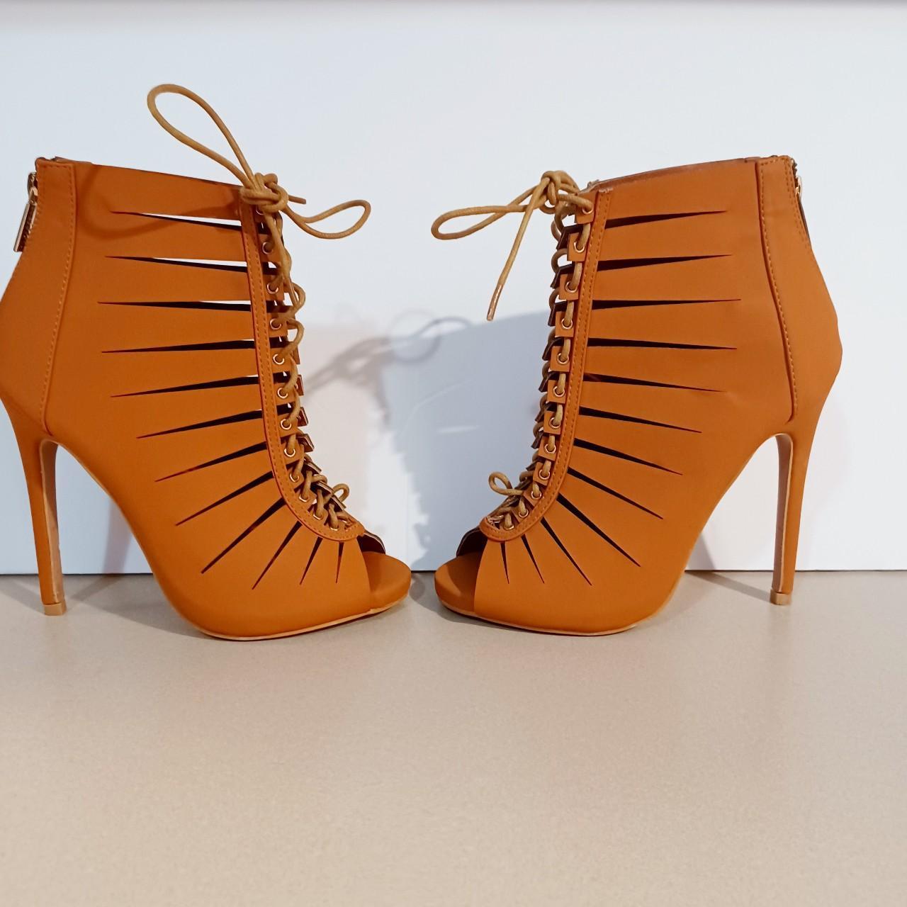 Bella Vita Women's Courts (2)