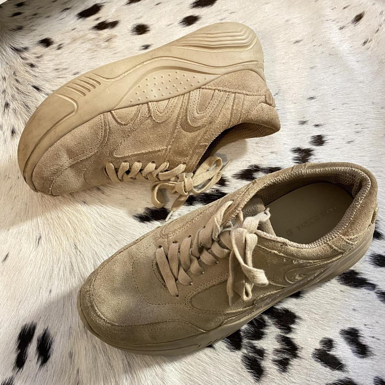 Zara Women's Tan and Cream Trainers Depop