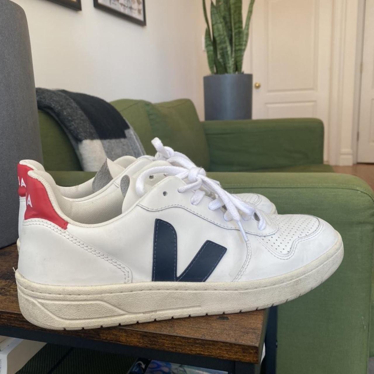 Veja on sale size 10