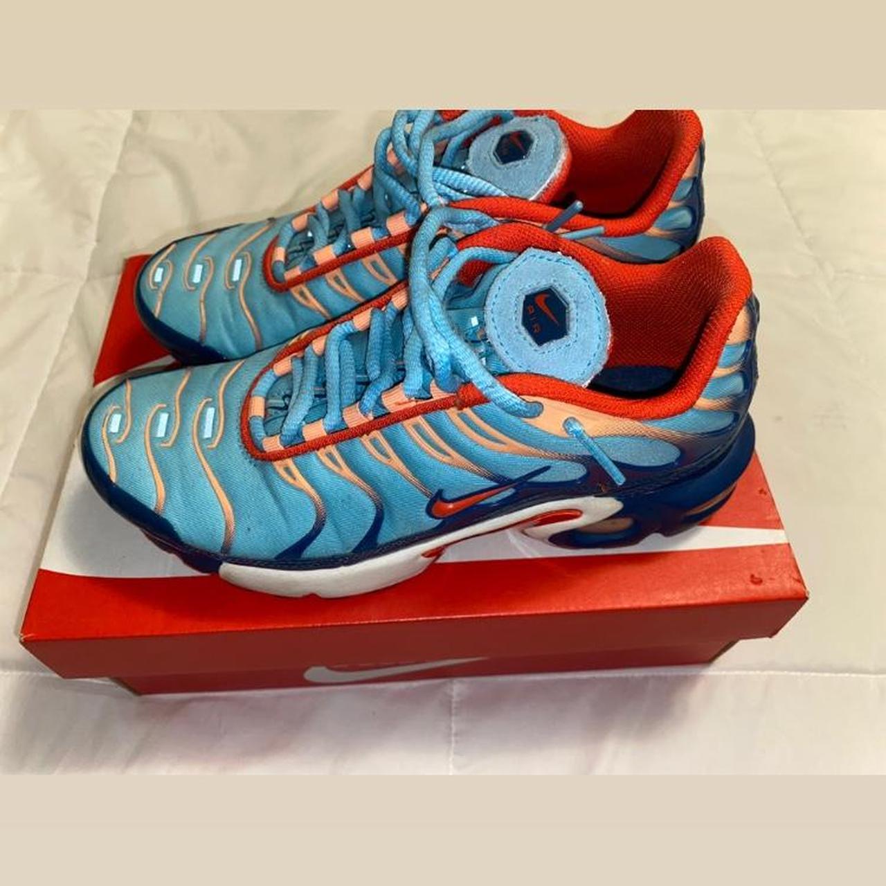 womens orange nike trainers