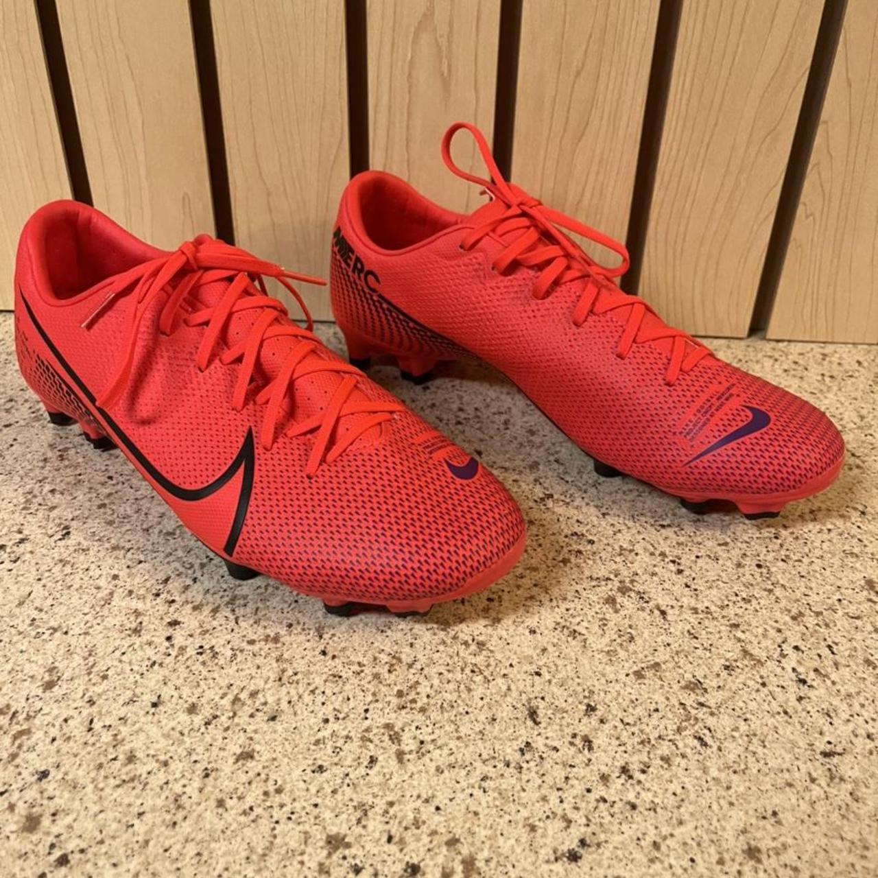Product Image 1 - Nike Men's Football Boots, Red