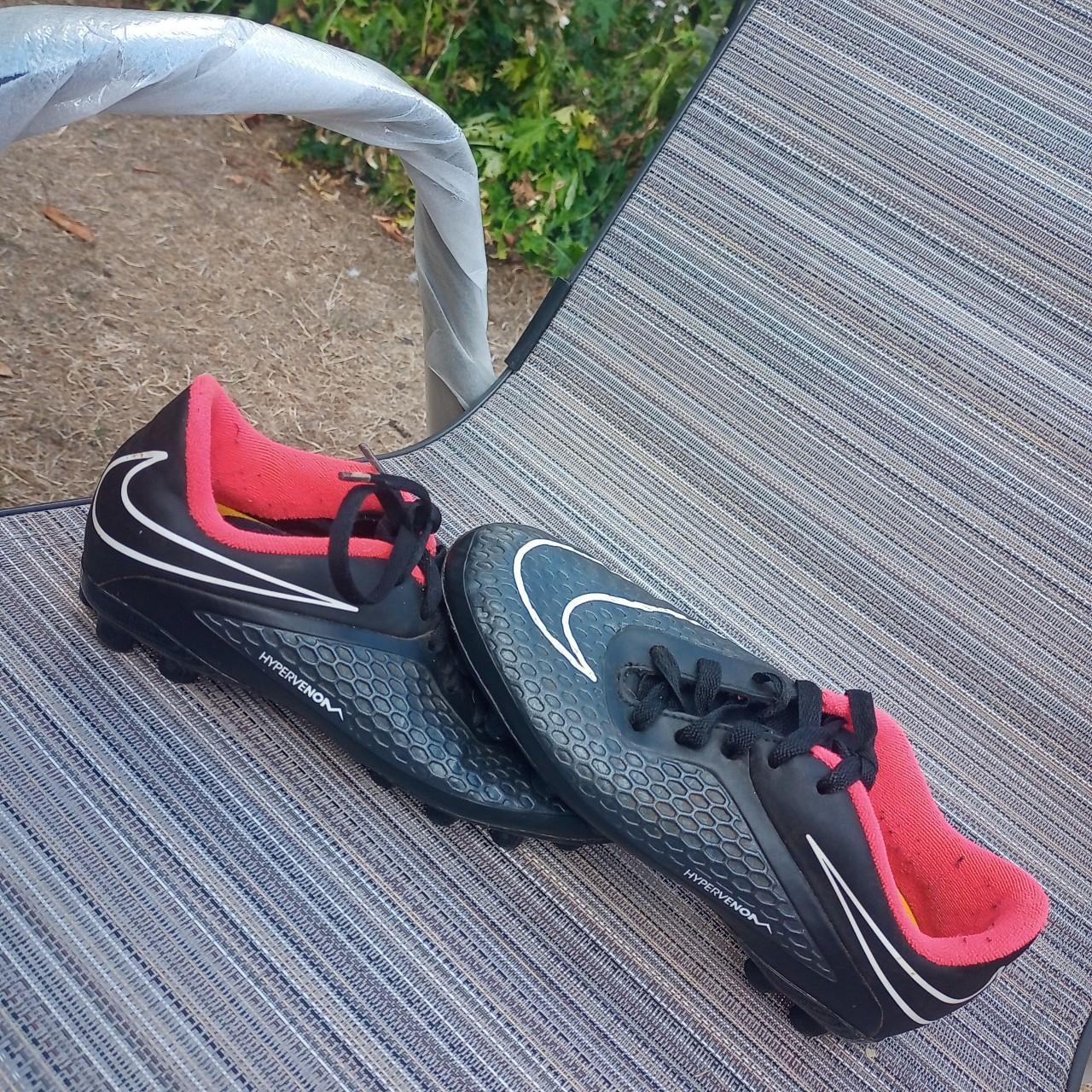 nike hypervenom black and pink