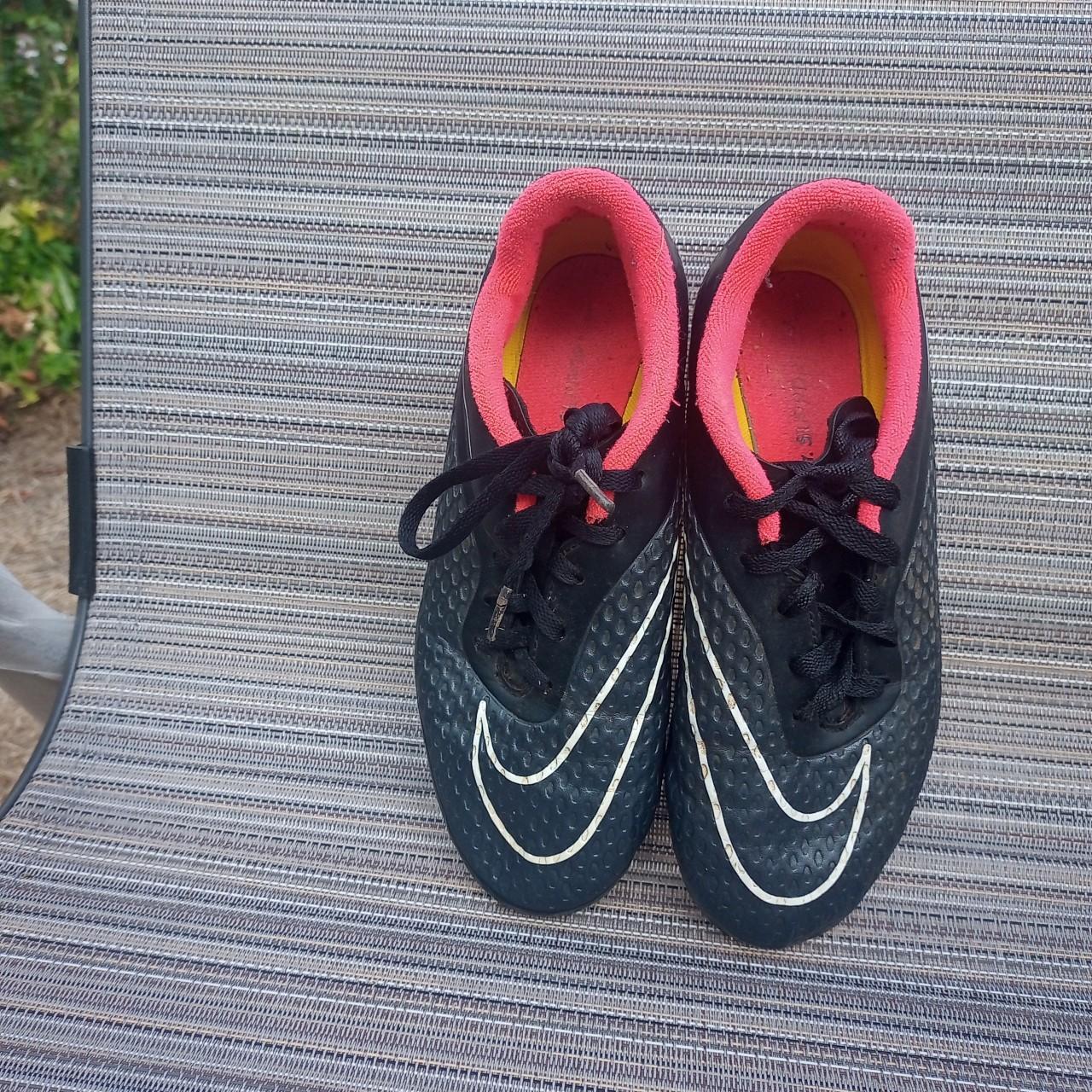 nike hypervenom black and pink
