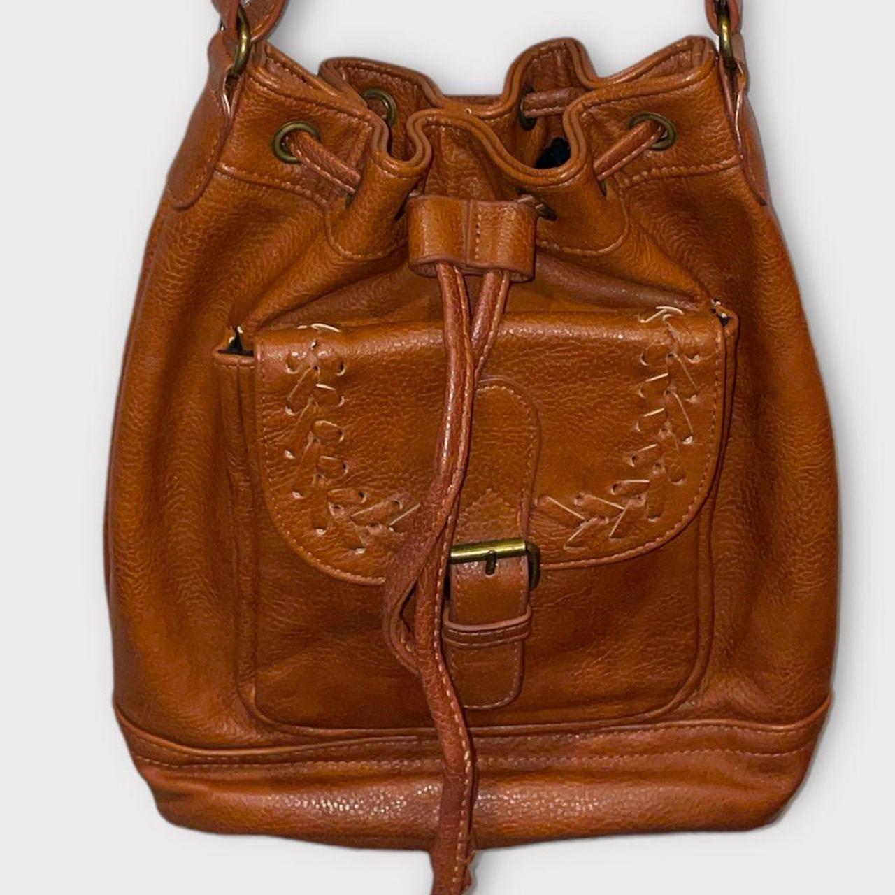 Product Image 1 - This Mossimo bucket bag is