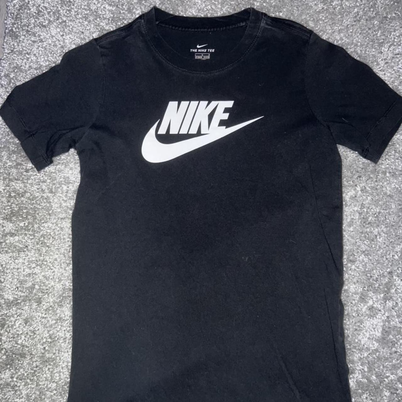 Nike Black and White T-shirt | Depop